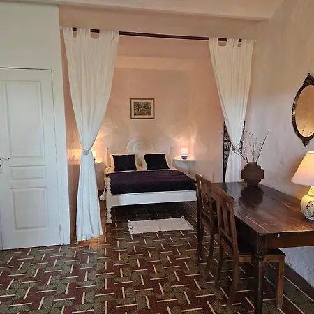 Duchesse Bed & Breakfast Saint-Sauveur-de-Cruzieres